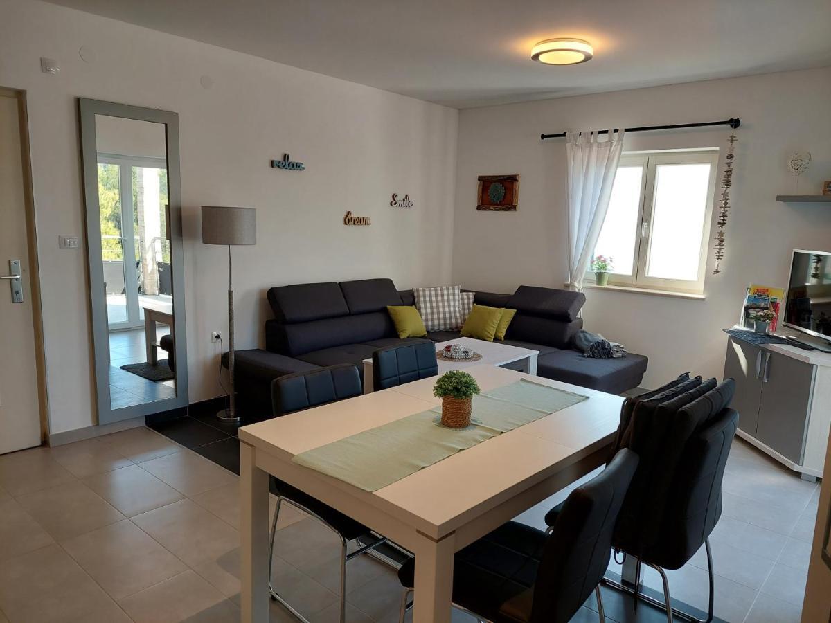 Gavza Sky View Apartment Cres Exteriör bild